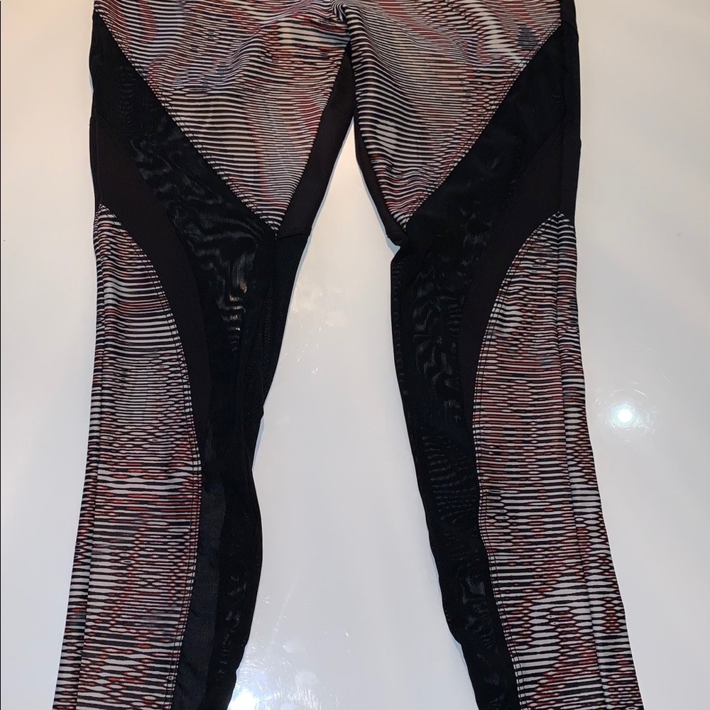 KORAL Sahara and black high rise leggings - Picture 8 of 10